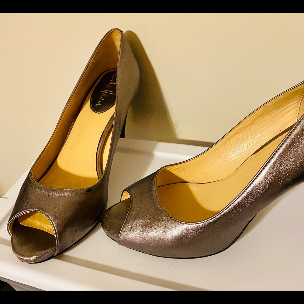 Low heel peep toe